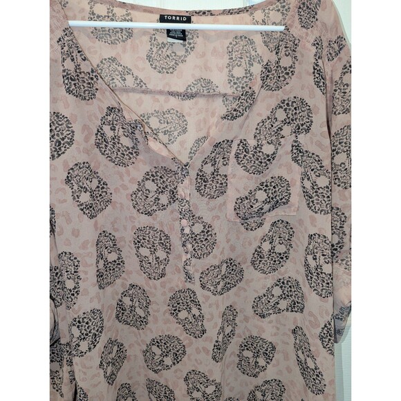 Torrid Size 3 (3x 22/24) Pink Leopard Print Skull Blouse - Picture 5 of 7